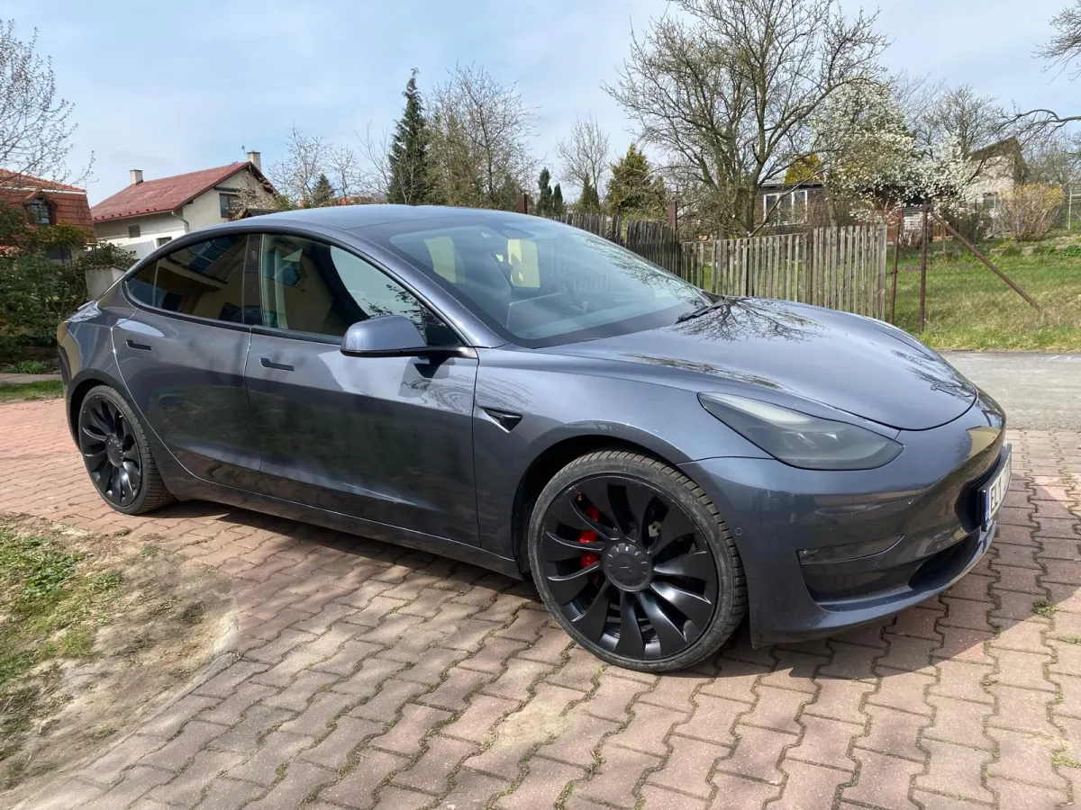 Tesla Model 3 Performance, rok 2020